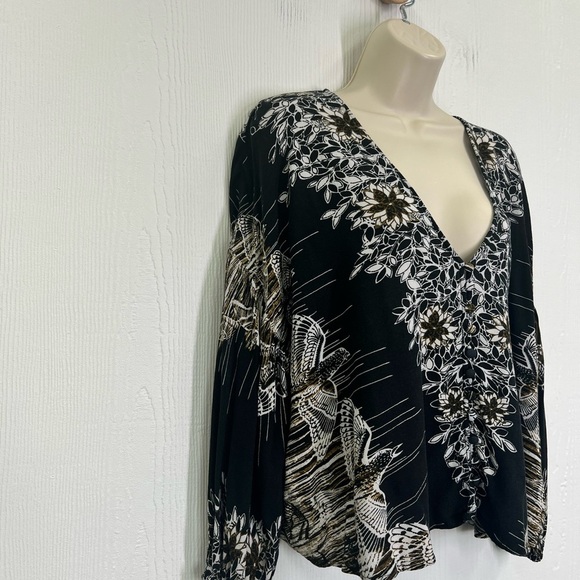 Free People - Birds Of A Feather Black Floral Button Down Boho Blouse Size XS - Picture 4 of 12